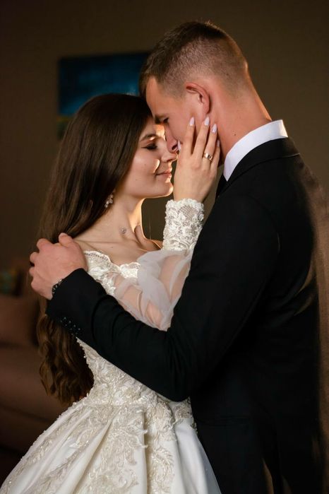 Продам весільну сукню, у використанні була лише раз.