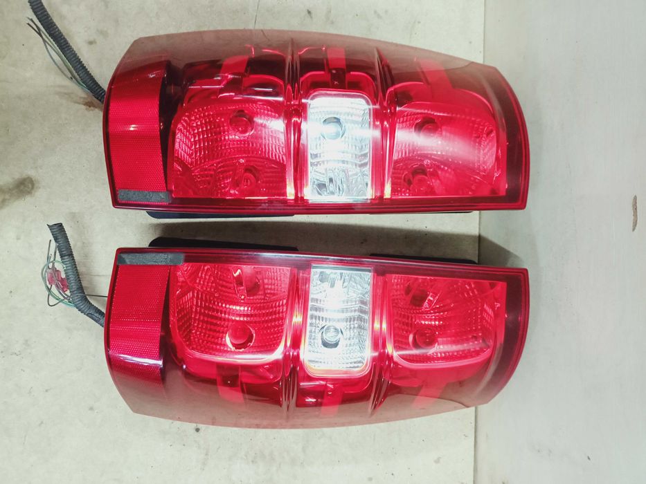 Chevrolet Tahoe 07-14 lampa tył tylna prawa lewa oryginał Suburban