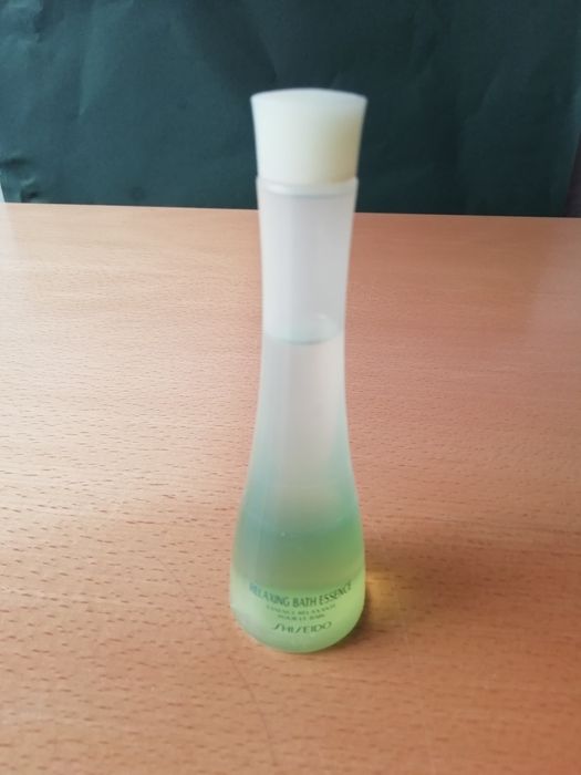 Conjunto de perfume e relaxante de banho.