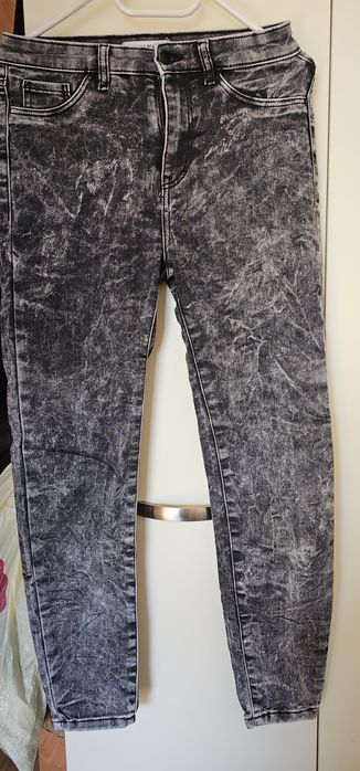 Spodnie jeansy dekatyzowane