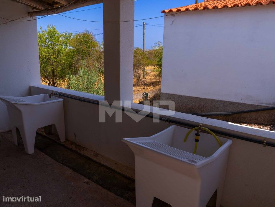 Moradia T2 com terreno em Martim Longo