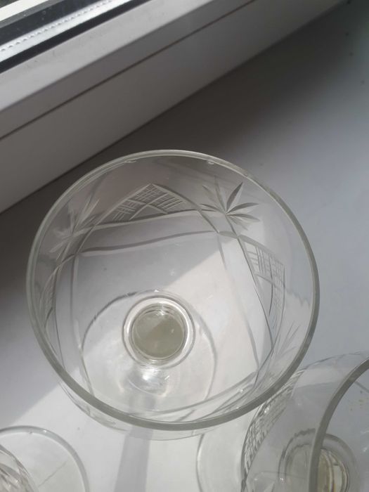 фужеры хрустальные. состояние отдичное. цена за 5 штук.