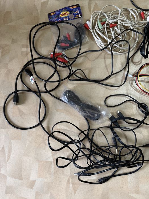 DVD, провода и всякая мелочь