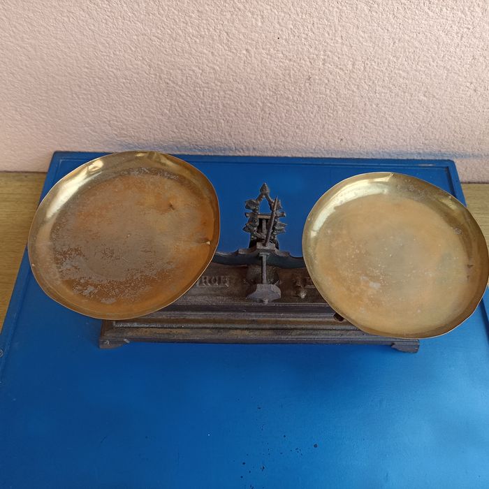 Balança antiga 1 kg com pratos