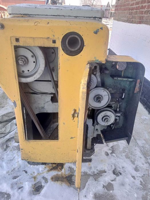 Продам верстат токарно гвинторізний 1М63