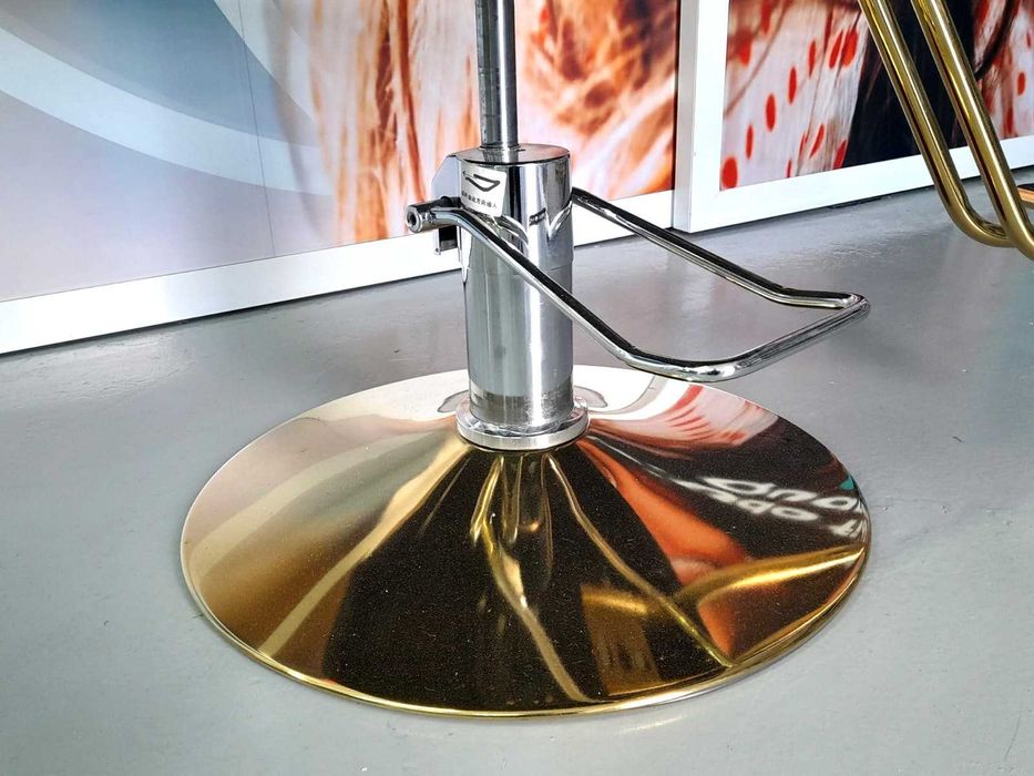 Cadeira Hidráulica Nova e Profissional em Dourado