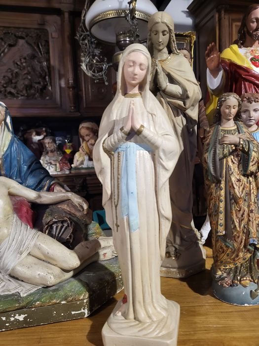 Duża figura Matki Bożej z Banneux Maryja Ubogich