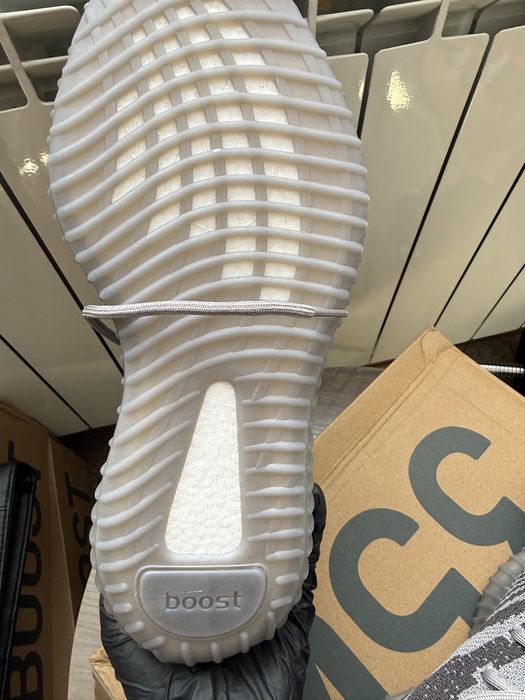 Adidas Yeezy Boost 350 V2 Beluga 2.0 – rozmiar 44