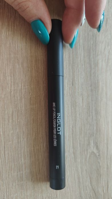Ołówek do ust Inglot AMC MATTE konturówka 21