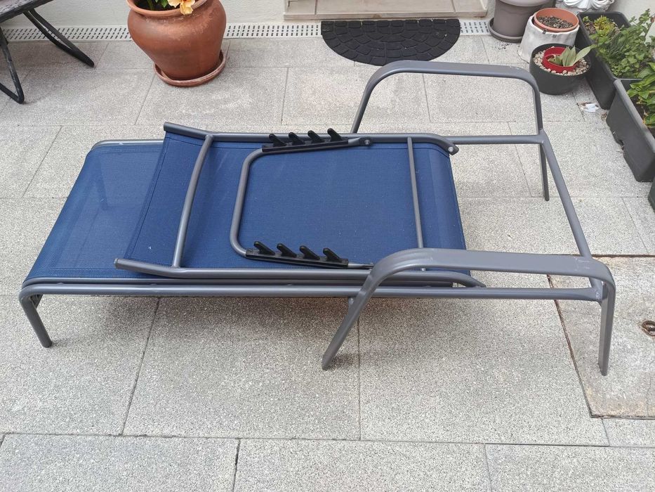 Espreguiçadeira Metálica Ajustável com Tecido Azul