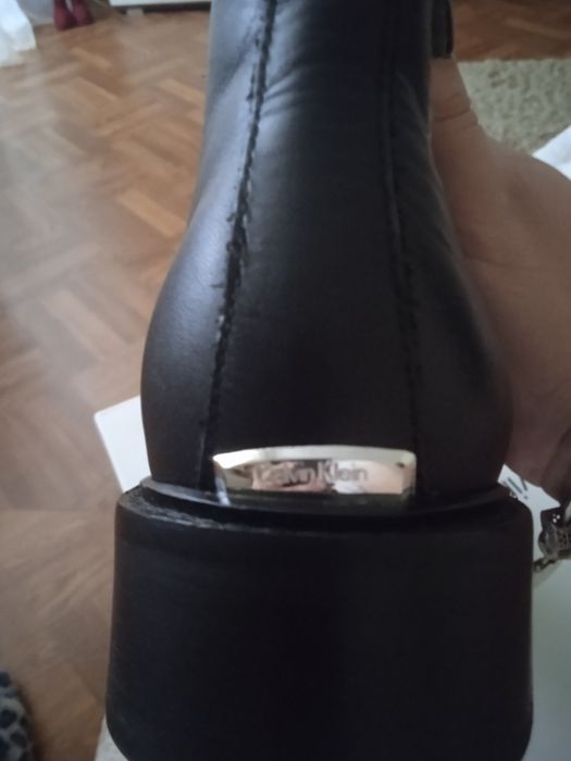 Продам жіночі шкіряні ботінки Calvin Klein