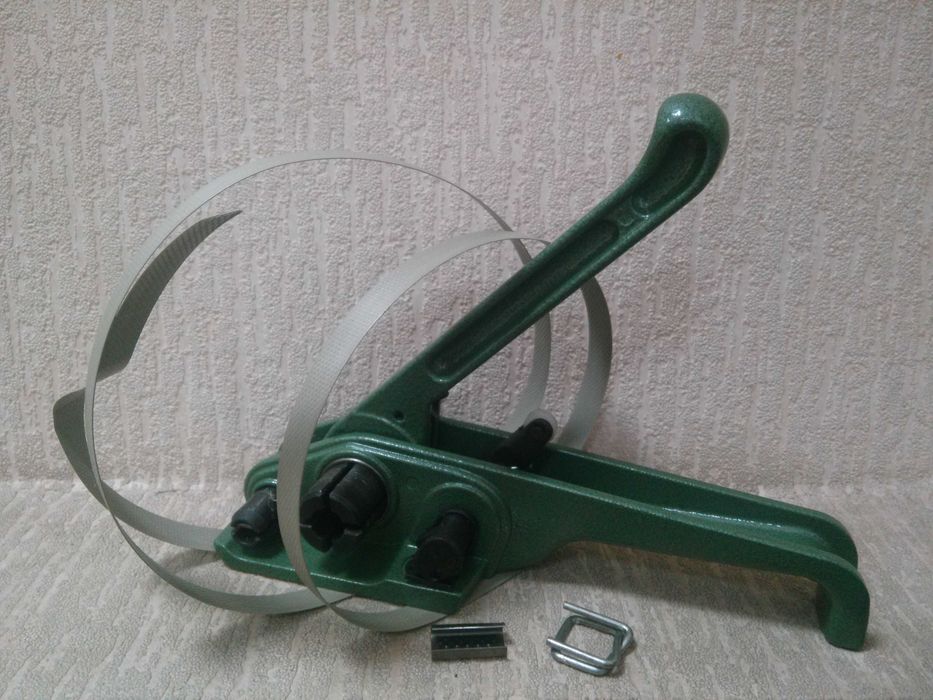 Пристрій для затягування і фіксації вантажу. Натягувач стрічки