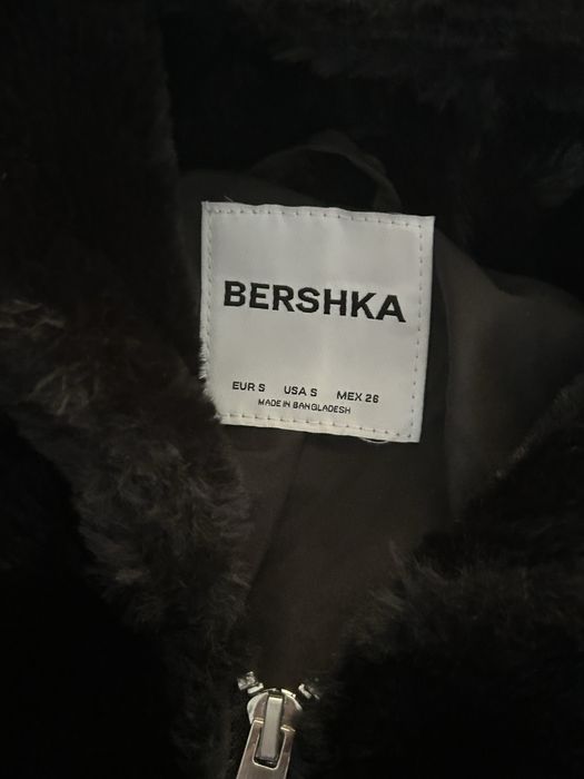хутрова куртка bershka