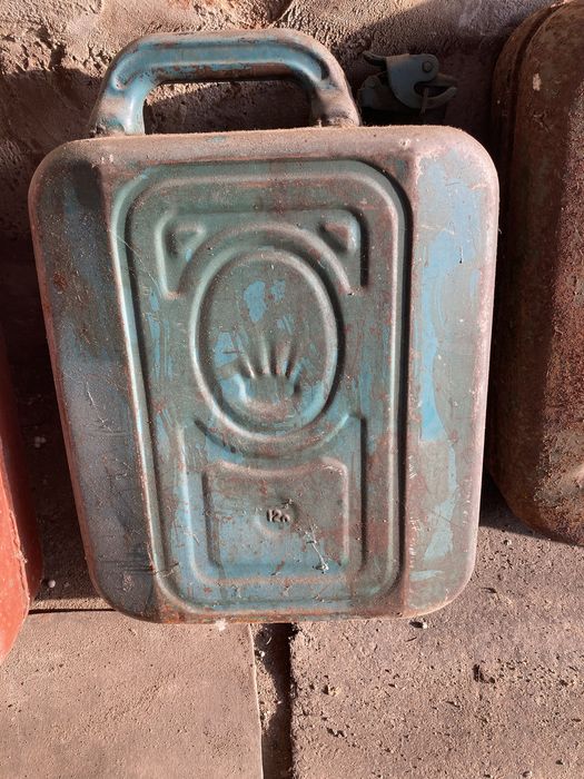 Канистры для бензина 10 и 20 литров