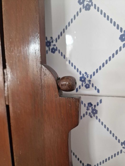 Móvel antigo tipo cómoda