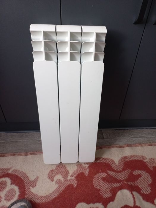 Продам три секції радіатора