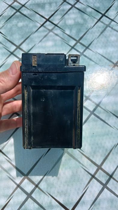 Аккумулятор yuasa 4.2 A не рабочий