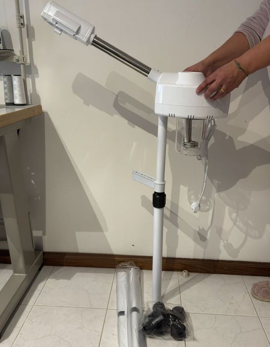 Vaporizador Facial Profissional com lâmpada de aumento de 3x - NOVO