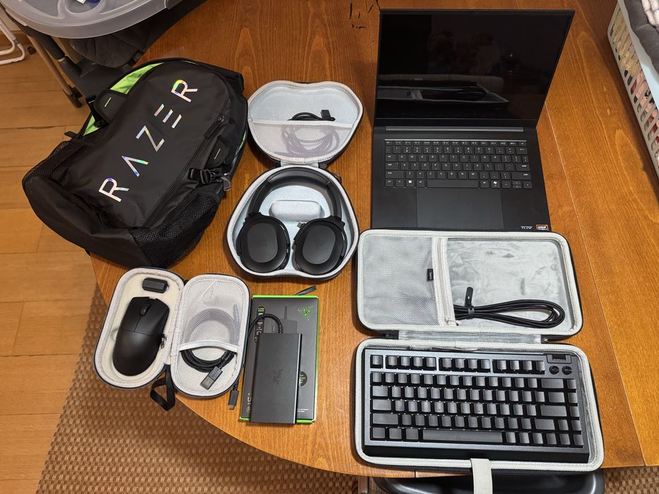 Razer Blade 14 OLED i9 RTX 5070 64GB 2TB + Dock + Mochila + Periféricos