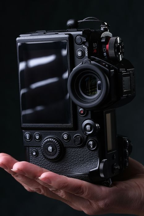 Panasonic S1R l mount