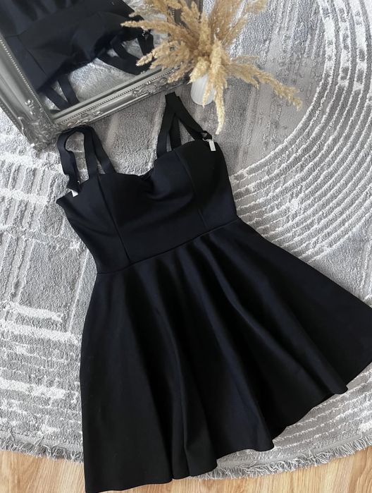 Сукня з чашками