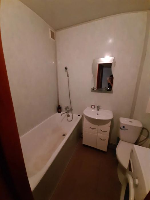 Продається двокімнатнак вартира на Новомиколаївці.