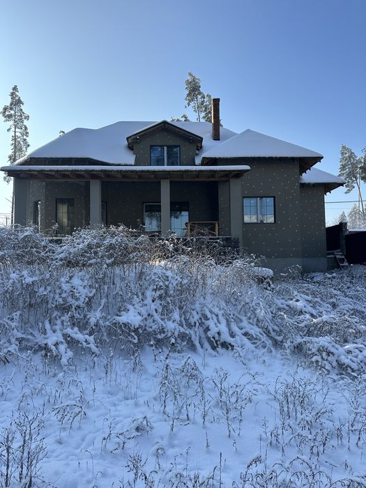 Продаж будинку в Стоянці, 245 м2 з гаражем та соснами на ділянці