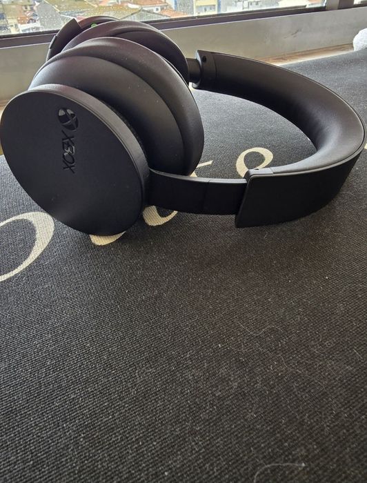 Xbox Series X + 2 comandos + Headphones