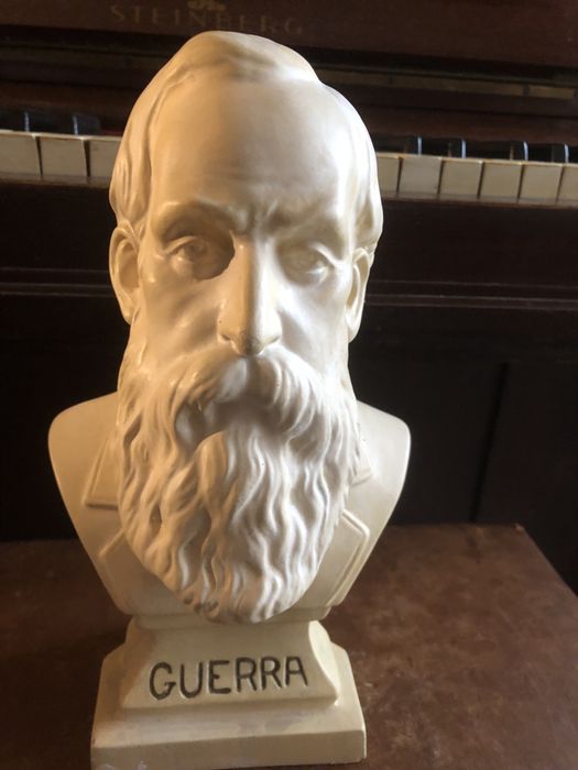 Bustos de escritores portugueses