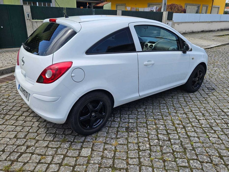 Opel Corsa comercial