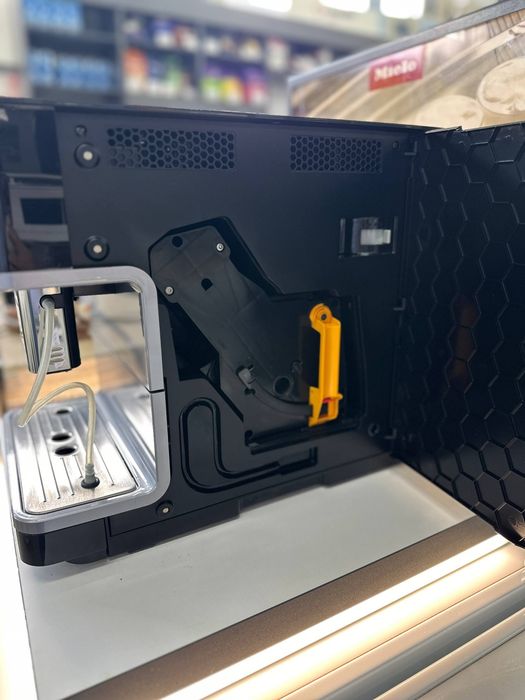 Кавомашина Miele CM 6300