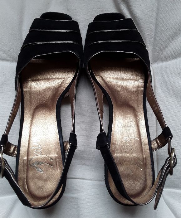 Sapatos de senhora pretos com dourado, marca Sorriso, Tam 36 meio