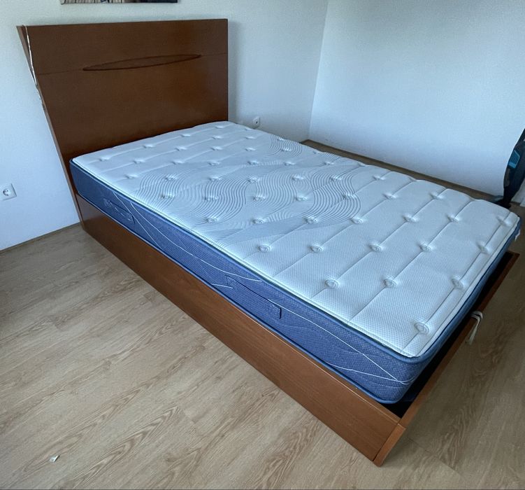 Cama de madeira maciça
