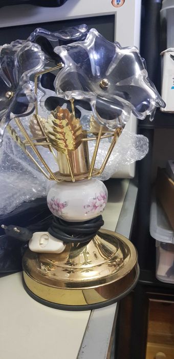 Candeeiros diversos e copos