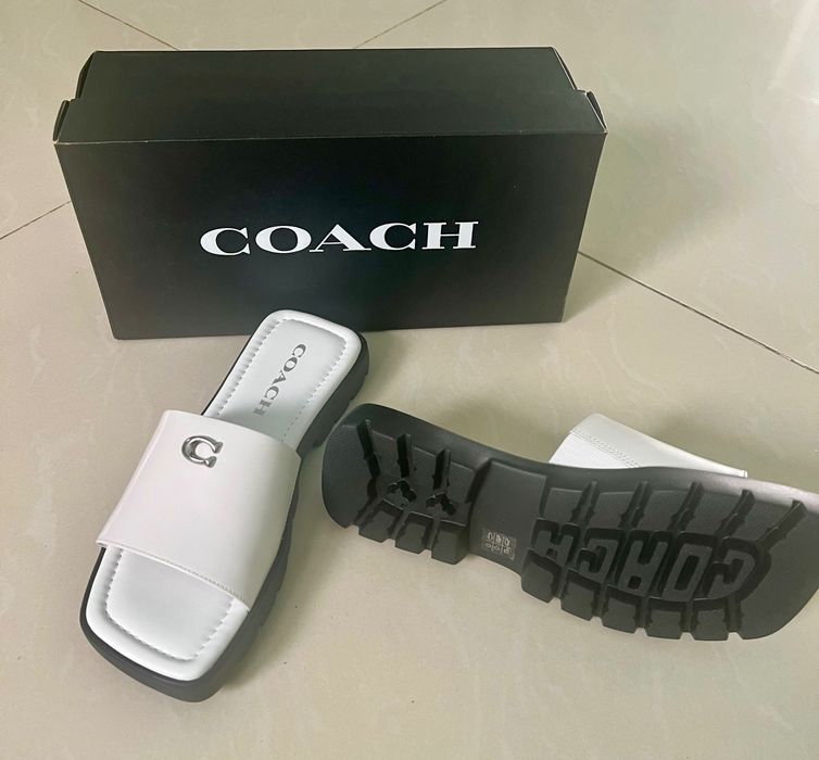 Продам оригінальні шкіряні шльопанці Coach