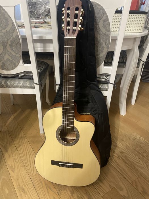 Продам гітару Cort