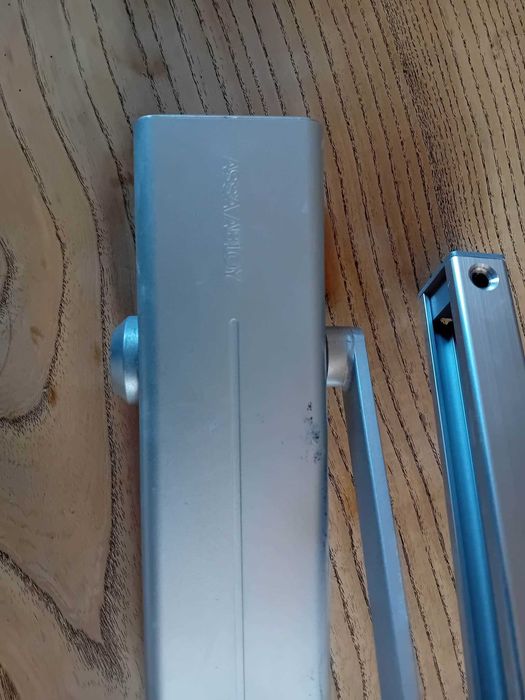 Samozamykacz do drzwi ASSA ALBOY