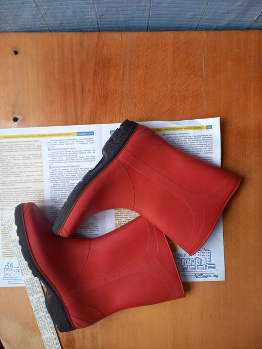 Дитячі/жіночі резинові чобітки б/в 35-36розм у відмінному стані