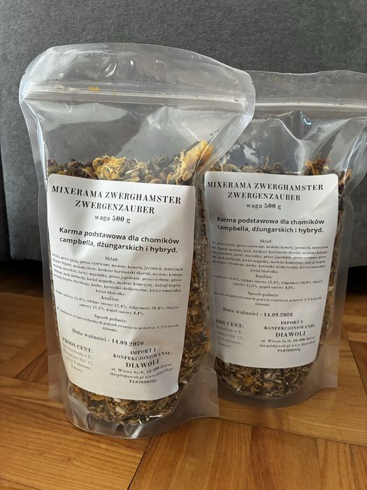 Wyprawka dla chomika (klatka + akcesoria)