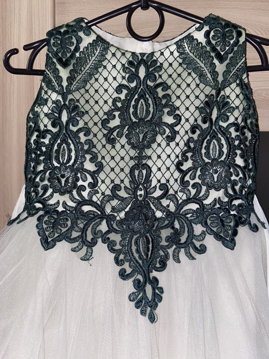 Нарядное платье для девочк