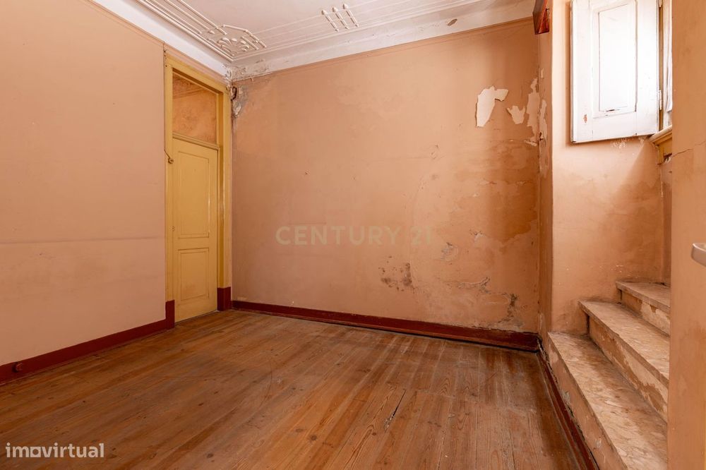 Charme Clássico | 185 m² | Varanda | Estrela - Lisboa