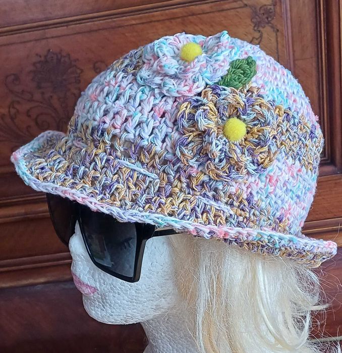 Szydelkowy kapelusik wiosenno-jesienny dla pań