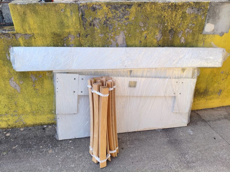 Cama casal IKEA usada