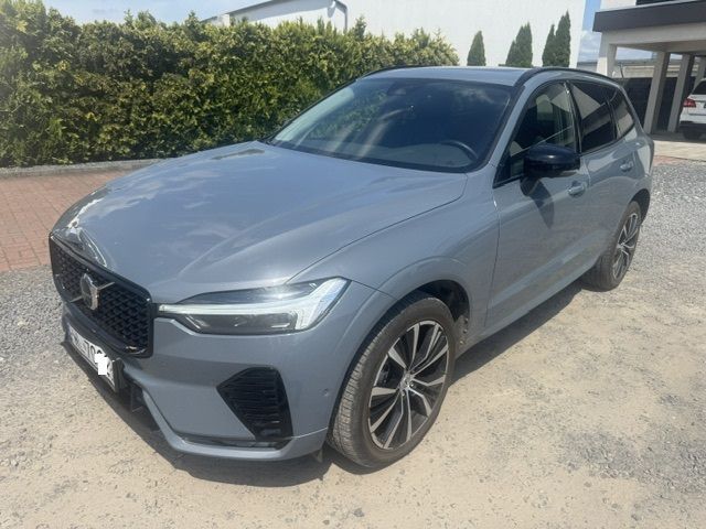 Volvo XC 60 2.0 benzyna miekka hybryda 250km naped 4x4 Plus Dark R-Design