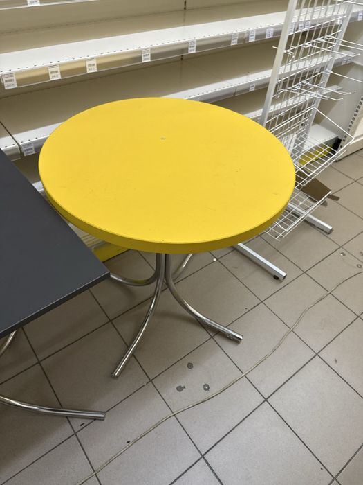 Стіл та 2 стільці ( комплект) червоний та жовтий