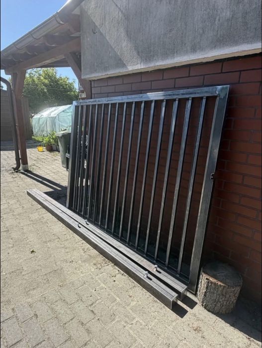 Brama dwukrzydlowa 4x1,5m+ slupy