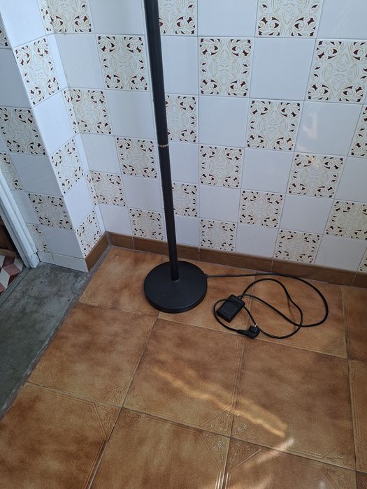 Vendo candeeiro de pe. Alto