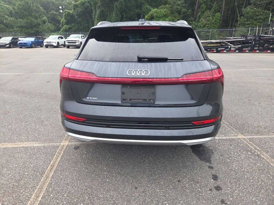 Audi E-Tron      2019