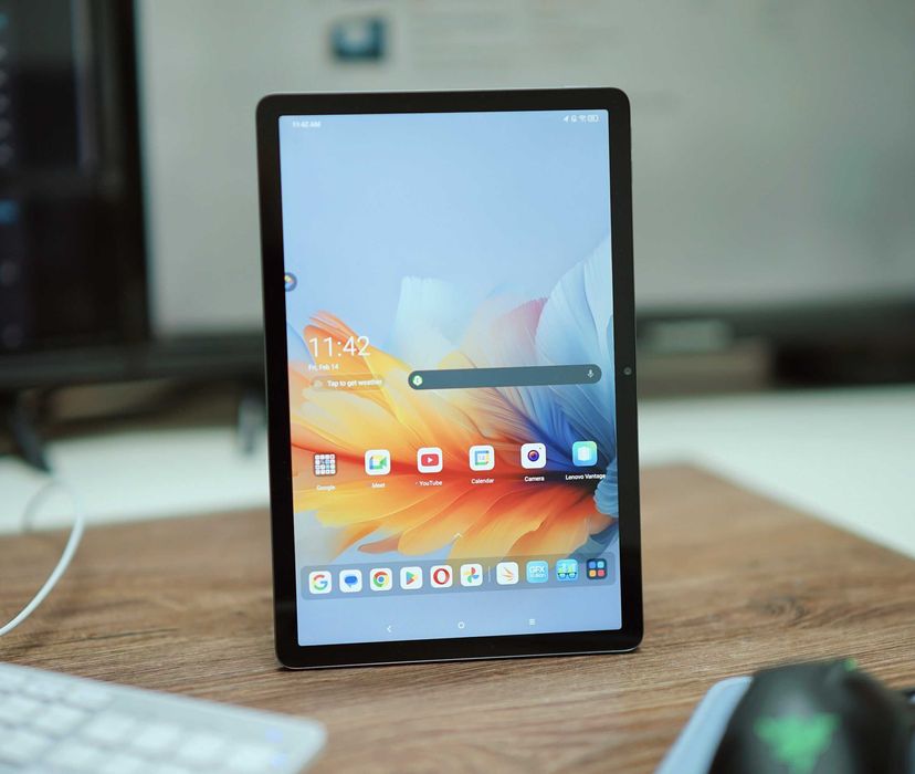Недорогий планшет Lenovo Tab з металевим корпусом та стилусом