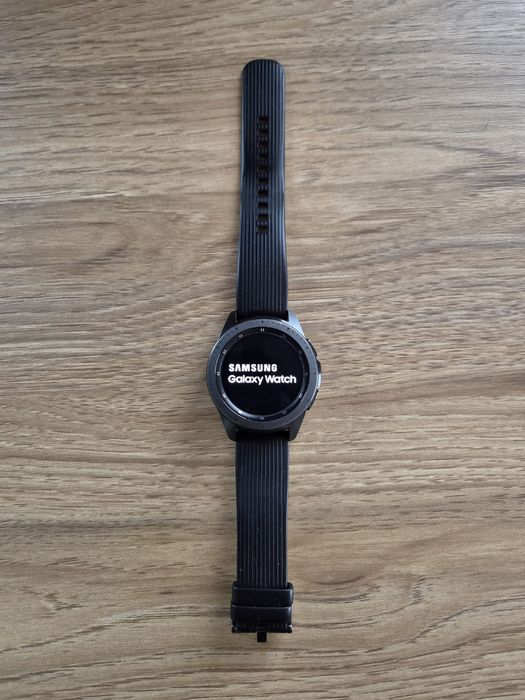 Samsung Galaxy watch 42mm SM-810R sprawny, stan bardzo dobry ładowarka pudełko